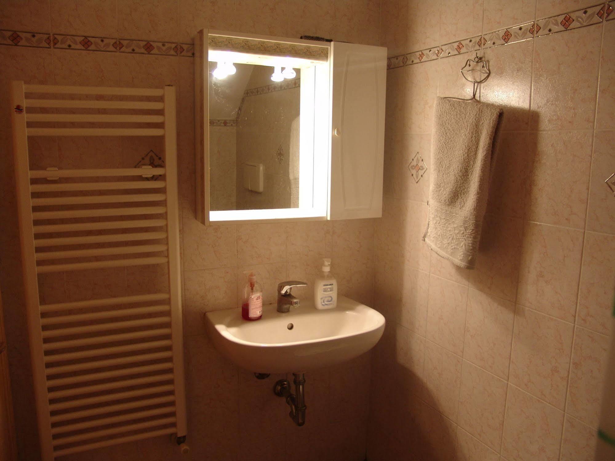 Holiday House Ospedale B&B Ghizzano Exterior foto